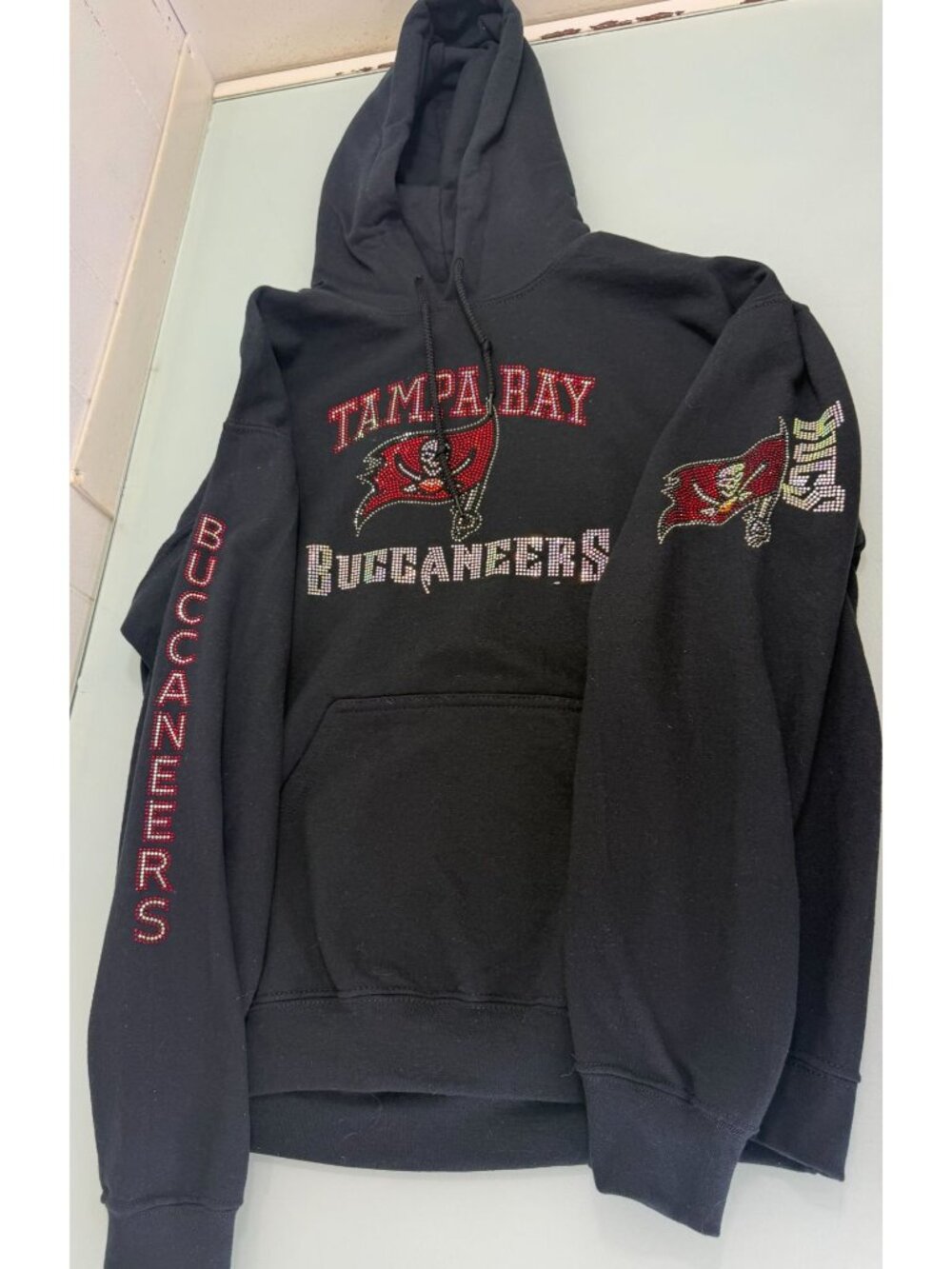 Tampa Bay Buccaneers Hoodie Pullover Women's Medium M Rhinestone Black NFL